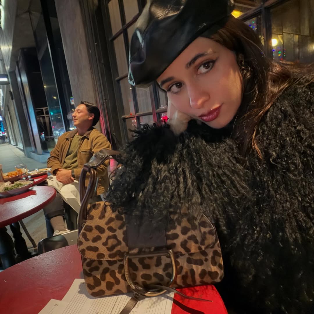 it’s taken a year but my hair has finally started to forgive me for bleachgate
dark haired girls who have made it to hair health again comment your tips like it’s group therapy