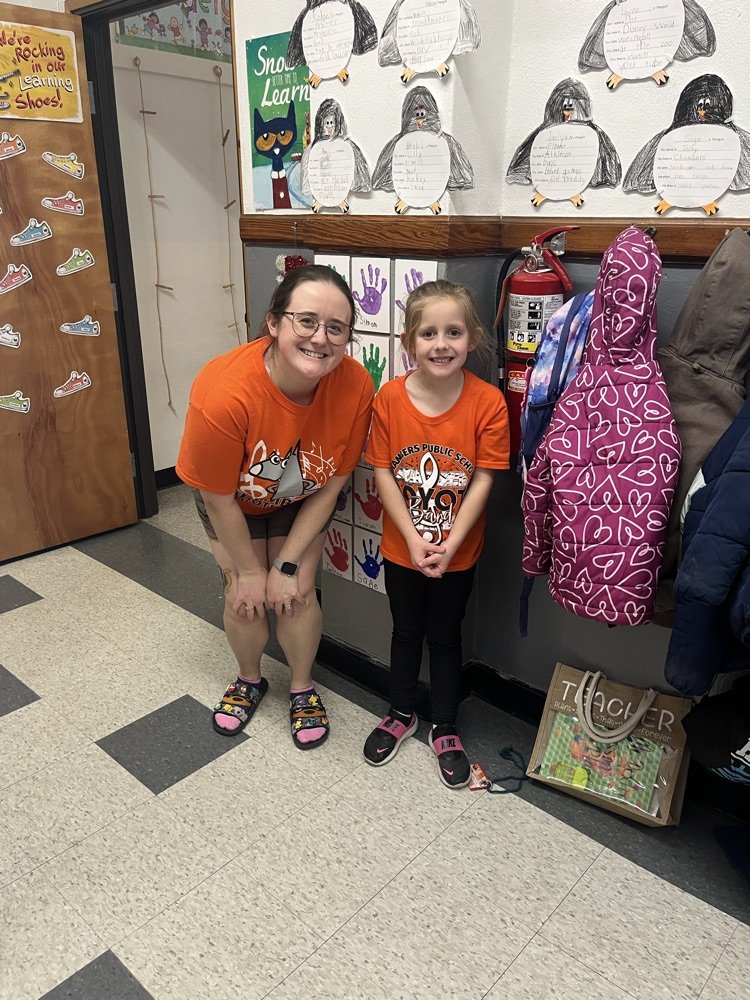 CwcChambers's tweet photo. 3 extra Mrs. Stechs in the halls today! https://t.co/m1DWgC1spx