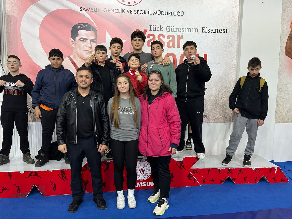 GSB_BafraGM's tweet photo. Okullararası Yıldızlar Güreş İl şampiyonasında Merkezimizin Spor Atölyesi Güreş branşı sporcularımız bir Altın iki Gümüş ve bir  Bronz madalya kazanarak bizleri gururlandırmıştır. Sporclarımızı ve Antrenörleri Ali Çağlar işe Gül Şenocak'ı tebrik ederiz. #gsbgm #bafragm https://t.co/aLccoUecg0