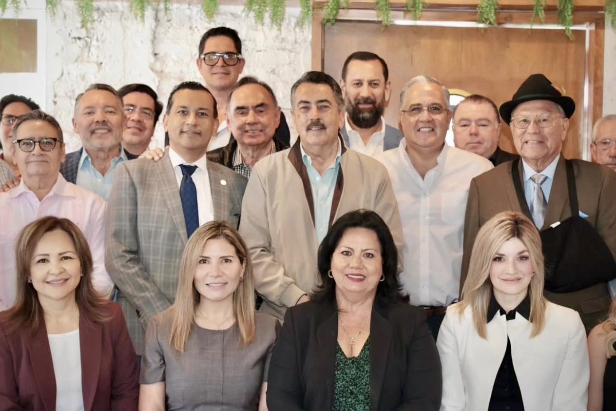 notariossonora's tweet photo. 📜 Notarios de Cajeme se reúnen con Javier Lamarque Cano, Presidente Municipal de Cajeme.
René Luna Sugich, Presidente de #NotariosdeSonora agradeció su apertura permanente al diálogo.
👁️ VER 👉 https://t.co/T5tYoHuGOV 👈
📜 #NotariosSonora #FONAL #VinculacionSocial #Cajeme https://t.co/nFoneLopkY
