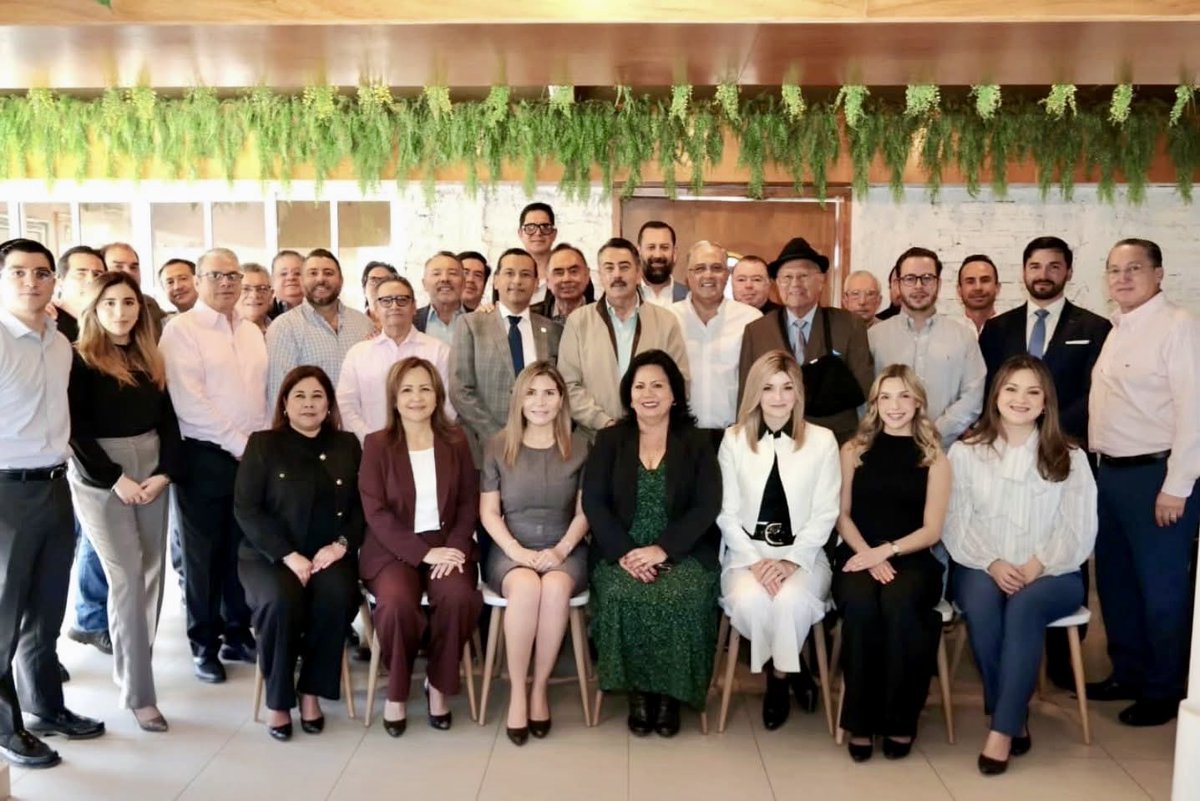 notariossonora's tweet photo. 📜 Notarios de Cajeme se reúnen con Javier Lamarque Cano, Presidente Municipal de Cajeme.
René Luna Sugich, Presidente de #NotariosdeSonora agradeció su apertura permanente al diálogo.
👁️ VER 👉 https://t.co/T5tYoHuGOV 👈
📜 #NotariosSonora #FONAL #VinculacionSocial #Cajeme https://t.co/nFoneLopkY