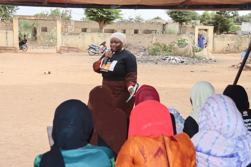 isocml's tweet image. #Campagne_de_sensibilisation_Ségou
Utiles, divertissants, mais aussi source de distraction pour les élèves. Le Lycée public de #Sébougou a pris la mesure des enjeux liés aux réseaux_sociaux et sensibilise désormais à un usage équilibré des #RS.
@VictorNdonnang @internetsociety