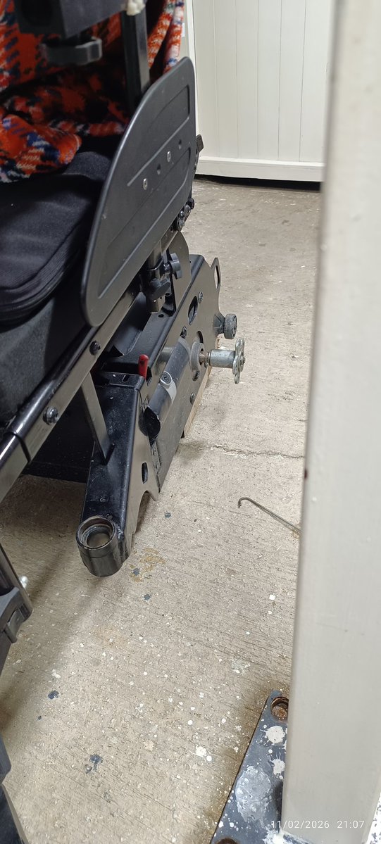 Beni Hayata Bağlayan Bu can Dostum artık Buraya kadar Yoruldum Bırak Beni Dedi ve Düştü İnşallah Sizlere Böyle Akülü Arızalı araba nasip eylesin Rabb'im Unutmayın Bugün Bana yarın size yıllardir akülü araç istedim sesimi kimse duymadı Kazanan Toprak olacak