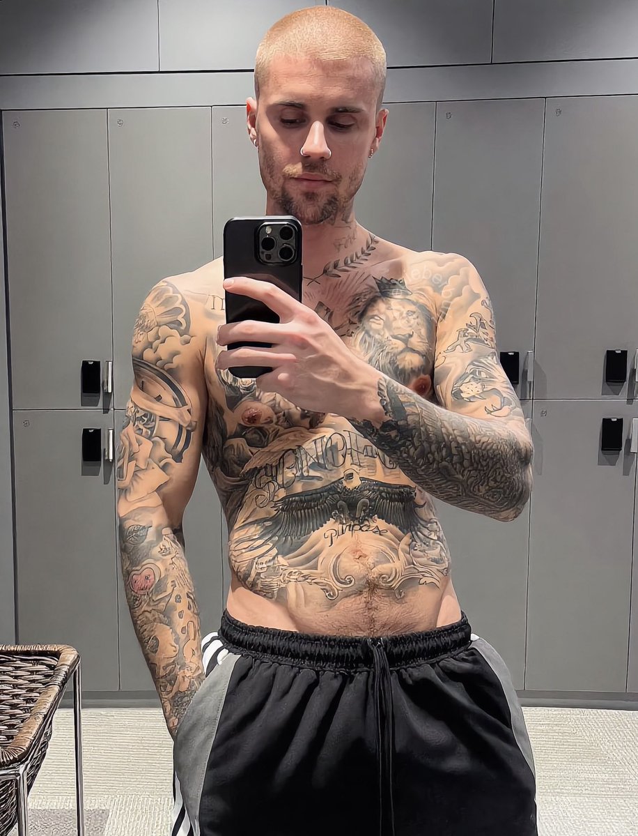 thebieberbuilt's tweet image. Justin Bieber