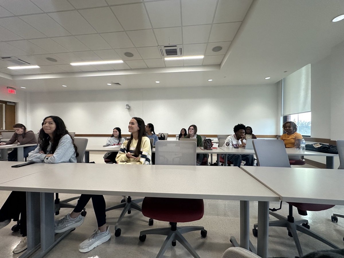 amaatjsu's tweet photo. Had the chance to hear Spencer Oliver, Senior Marketing Manager at RMC Health System, speak to AMA at JSU yesterday 🎤❤️ He broke down what marketing really is about understanding people, using strategy, communication, and value to connect with your audience. https://t.co/Pu8DAQcE09