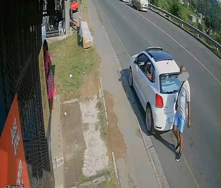 lnnocent191535's tweet photo. 🚨 Tracing Unit nabbed a 44-year-old in New Germany for attempted murder in KwaNdengezi—allegedly fired in a tuckshop then fled. Cops seized his licensed firearm and the getaway car. Investigations continue.
#NewGermany
#KwaNdengezi
#CrimeWatch https://t.co/lQxwEOOzyL