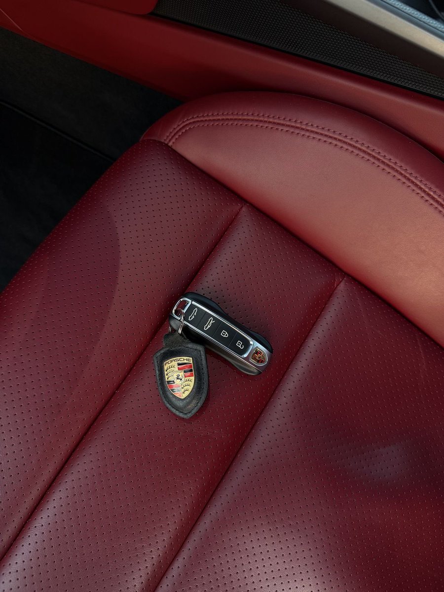 Burgundy Porsche🍇