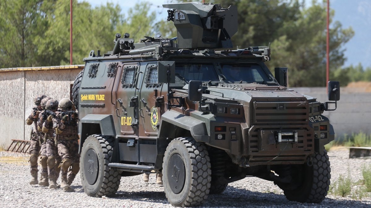 TurkishCentury's tweet image. 🚨 Rare sighting of female #PÖH officers (#POLICE #SpecialForces) in Türkiye. ❤️ FYI: Turkish PÖH teams are much better equipped &amp;amp; have vastly more combat experience (#antiterrorism) than MOST actual armies in the world! 🇹🇷
