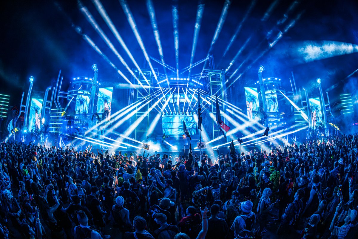 bassrush's tweet photo. The @EDC_LasVegas 2026 lineup is revealed TONIGHT at 6PM PT via #MusicThroughMusic. πβ‘οΈ
Tune in and lock into the #bassPOD megamix as the clues start dropping for every bass artist taking over our stage. π
Watch LIVE at https://t.co/W83bHDh8Na for exclusive #EDCLV2026 hints. https://t.co/Ry6xUIhssg