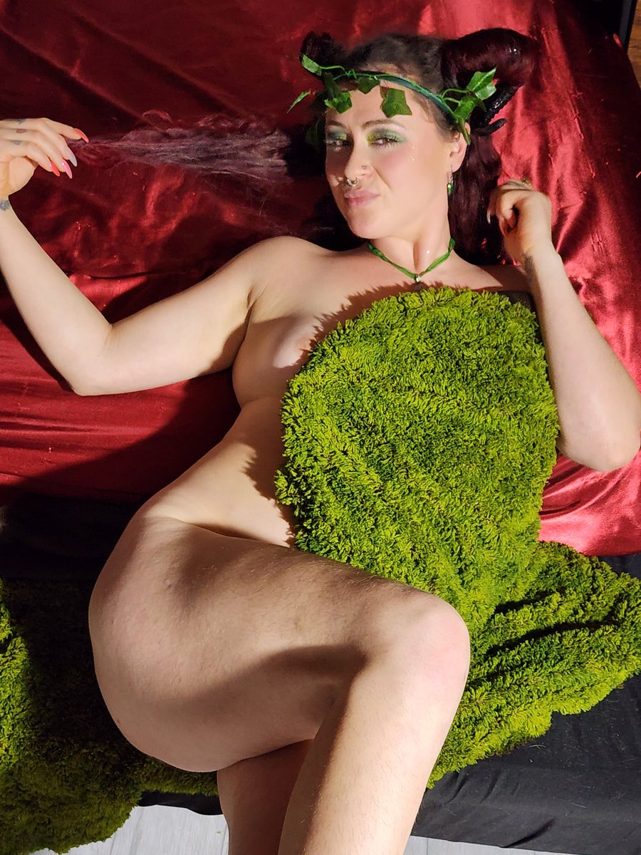 SkylerMoore143's tweet photo. Nobody seems to like nerdy fairy/cosplay Chick's anymore🥺 https://t.co/G6EoUxFRkZ