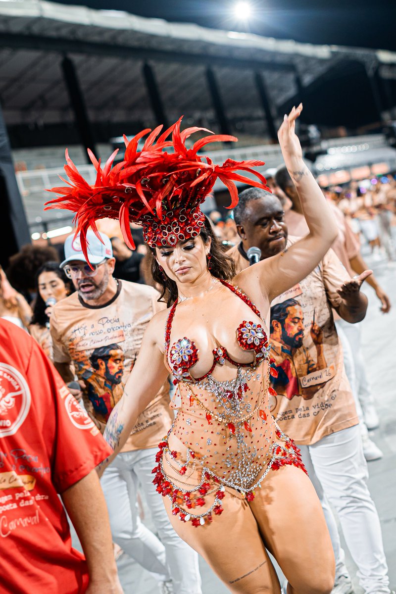 eukerolaychaves's tweet photo. Alegoria de frente ou a de trás? 😏 por onde vc iria começar?🤭🔥#Carnaval2026

https://t.co/UBJM0wzKK5 https://t.co/W5qi6FOI0D
