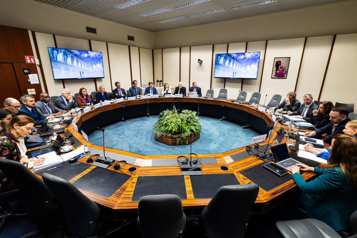 (FR/NL) 🌍 J’ai eu le plaisir de rencontrer nos représentant.e.s belges auprès des banques multilatérales de développement.

De la Banque mondiale et du FMI aux institutions africaines (BAfD, BOAD), européennes (BERD, BEI), américaines (IADB) et asiatiques (BAD, AIIB), nos