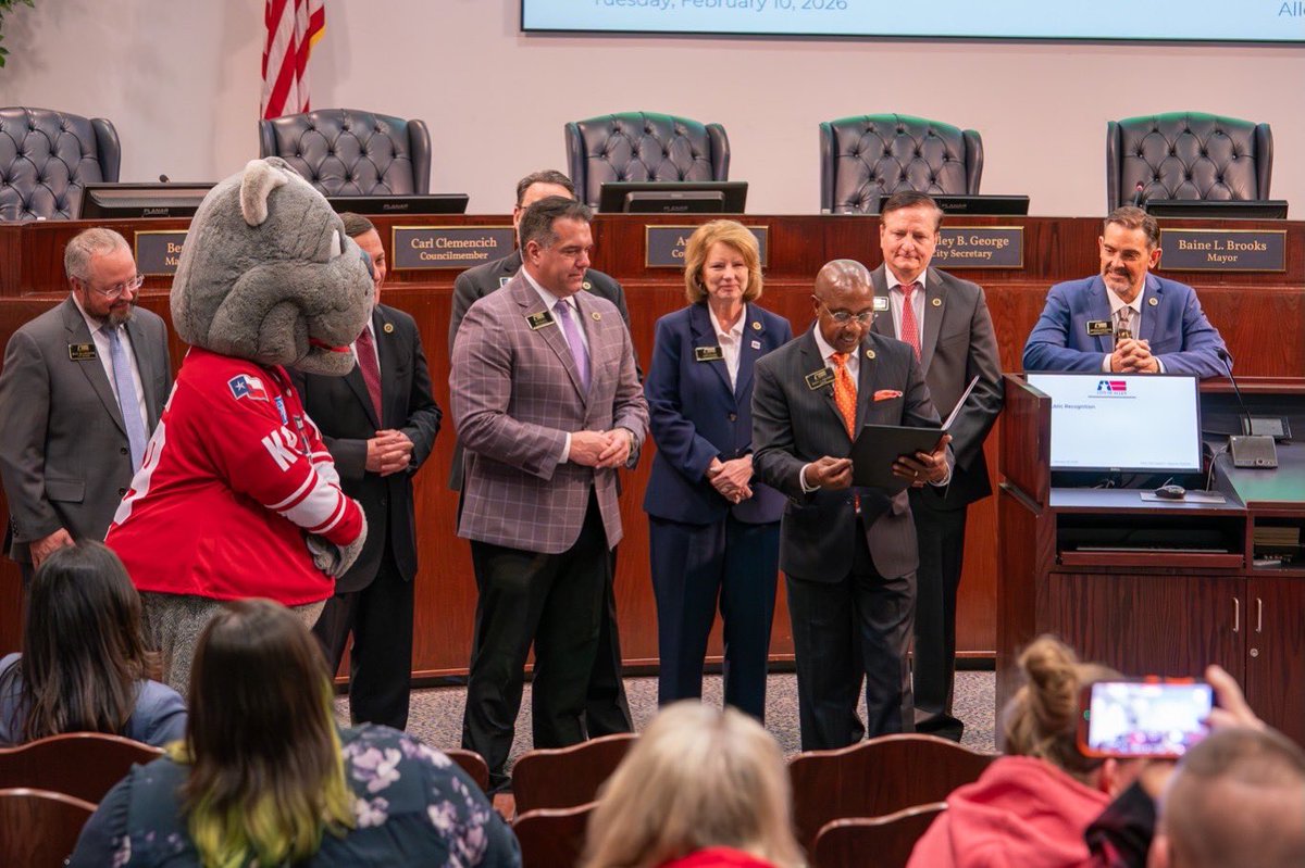 bestechlmascot's tweet photo. Just a Bulldog with a big heart. 🐾❤️
Thank you to the City of Allen Mayor & City Council for this incredible honor and special proclamation… I now have an official day! #officialbiscuitday #echlmascotoftheyear #allenamericans #rinkofred #allentx https://t.co/xLCymaxdgc