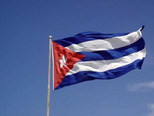 Esta bandera, este cielo y esta tierra la defenderé, la defenderé, a cualquier precio, la defenderé. #CubaEstáFirme