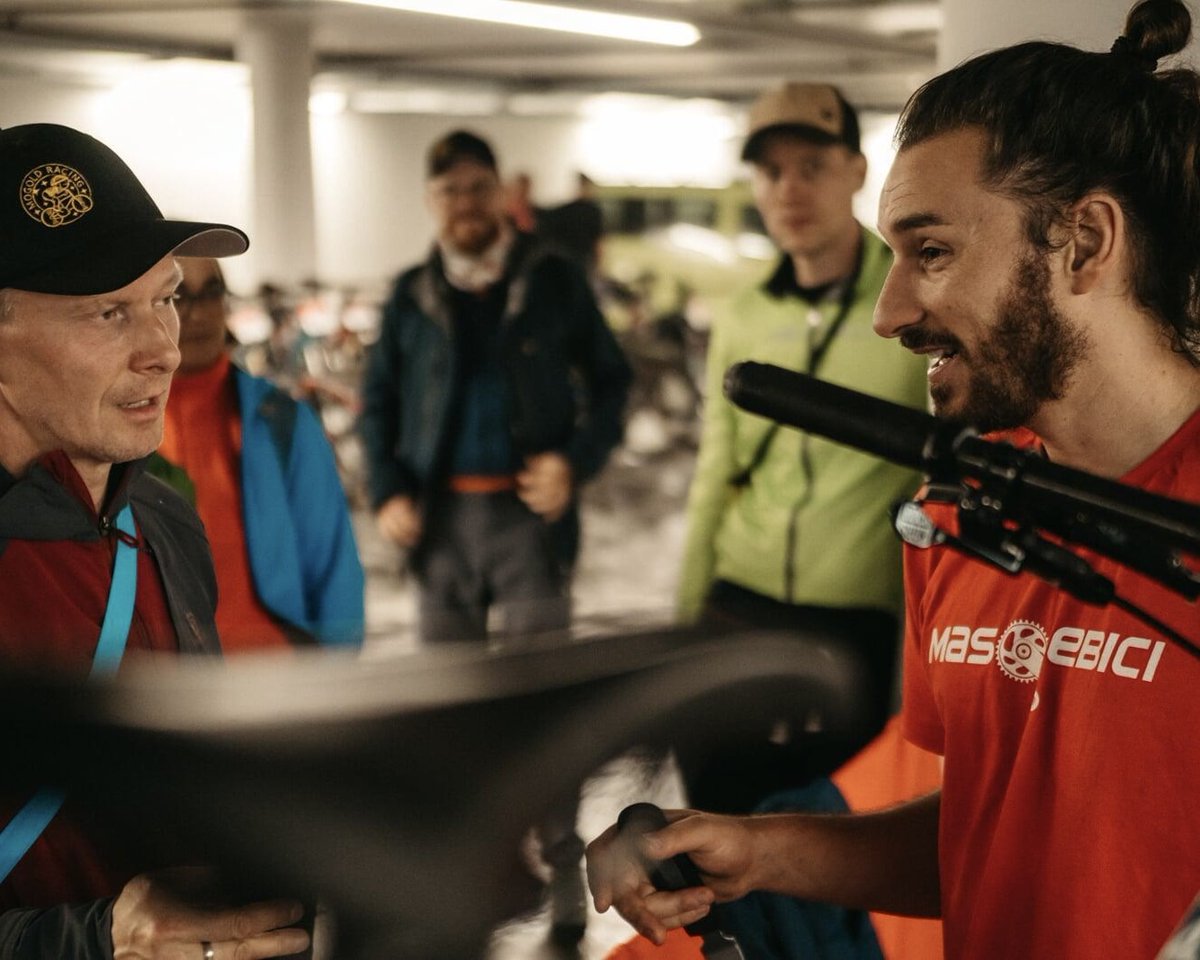 Mecánica, recuperación y logística no son extras en el desierto. Son parte de la carrera.

Mechanics, recovery and logistics are not extras in the desert. They are part of the race.