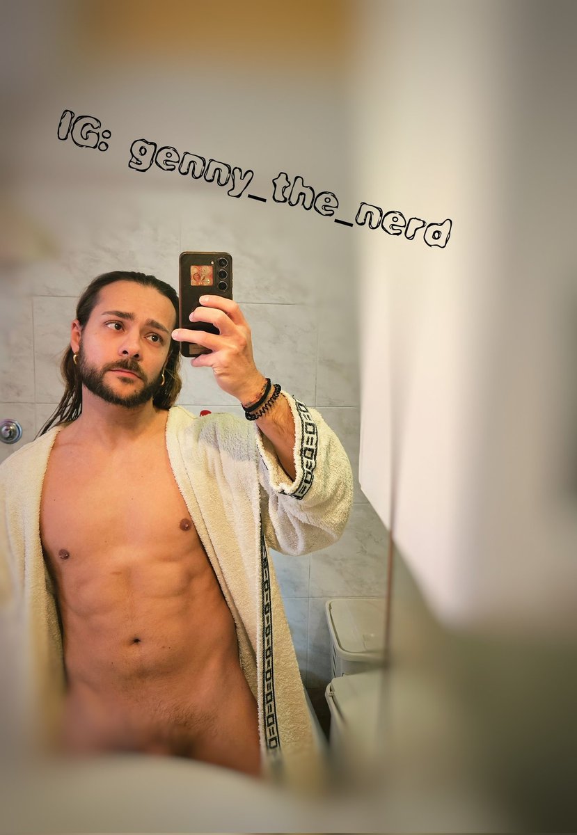 A volte una bella doccia rinvigorente è tutto quello che serve! 😈🚿
#gayman #gaynaked
#malehot #gayshower