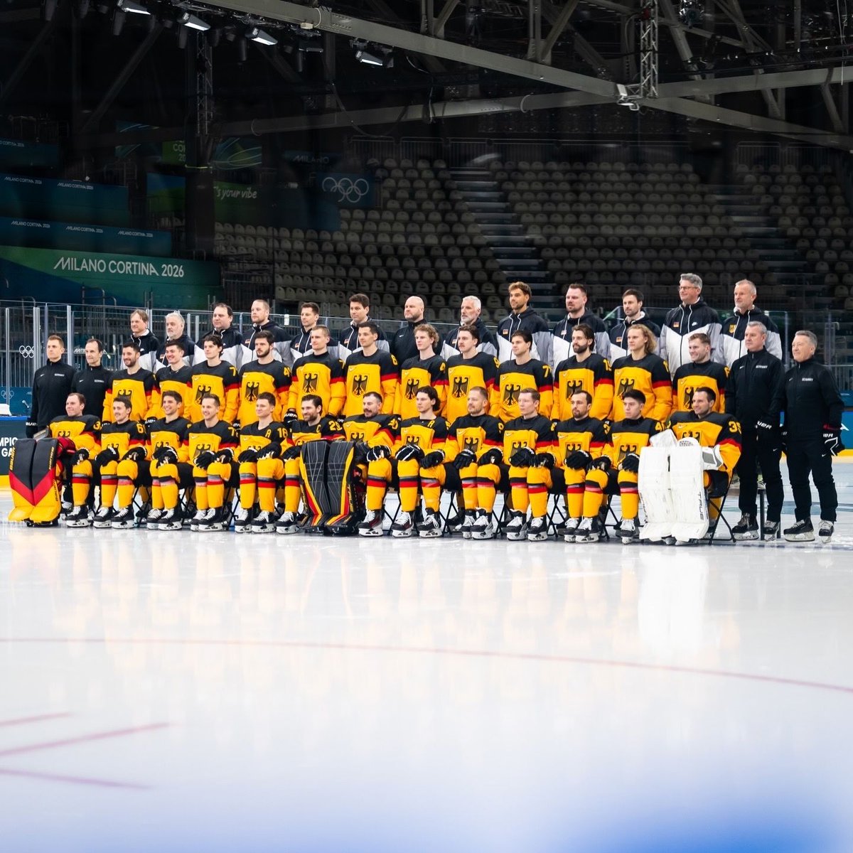 deb_teams's tweet photo. Olympia-Start! Morgen um 21:10 Uhr greift das deutsche Männer-Team ins Turnier ein – Auftakt gegen Dänemark in der Milano Rho Ice Hockey Arena. Die Vorfreude ist riesig, das Team ist bereit für die große Bühne! 
Live im Free-TV bei Eurosport &amp; ZDF. 

#debteams #TeamD https://t.co/t1TqHcDvzC