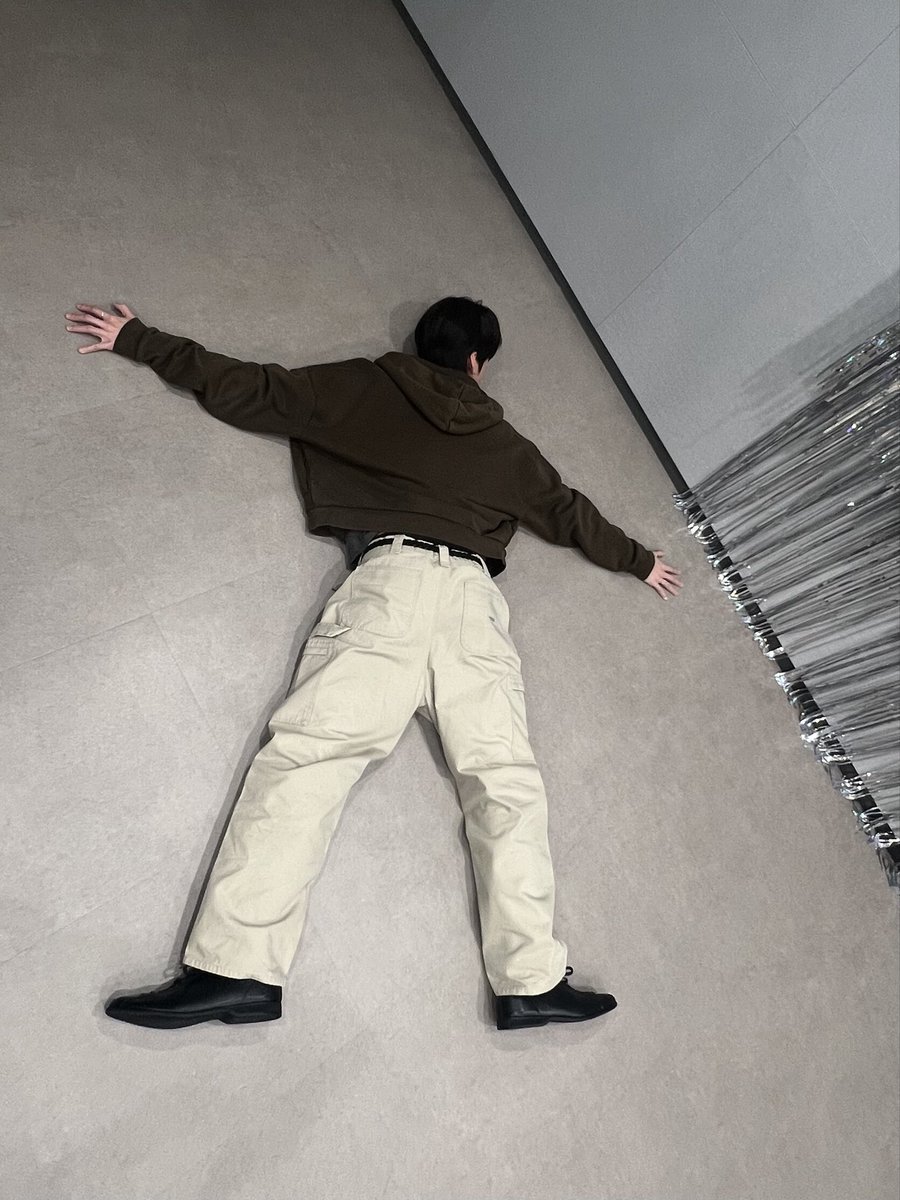 imdriaan's tweet photo. 리얼 大人 https://t.co/MCzfM4K1AV