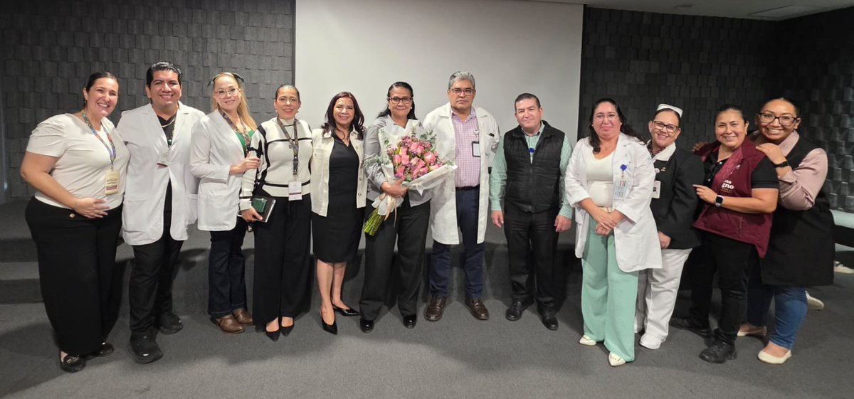 👉 Se realizó la primera entrega del reconocimiento por una Trayectoria Íntegra en la Administración Pública Federal 2025, a Mireya Guadalupe Soto Gómez, trabajadora del hospital general “Dr. Aquiles Calles Ramírez”, quien cabe destacar fue la ganadora a nivel nacional ✨