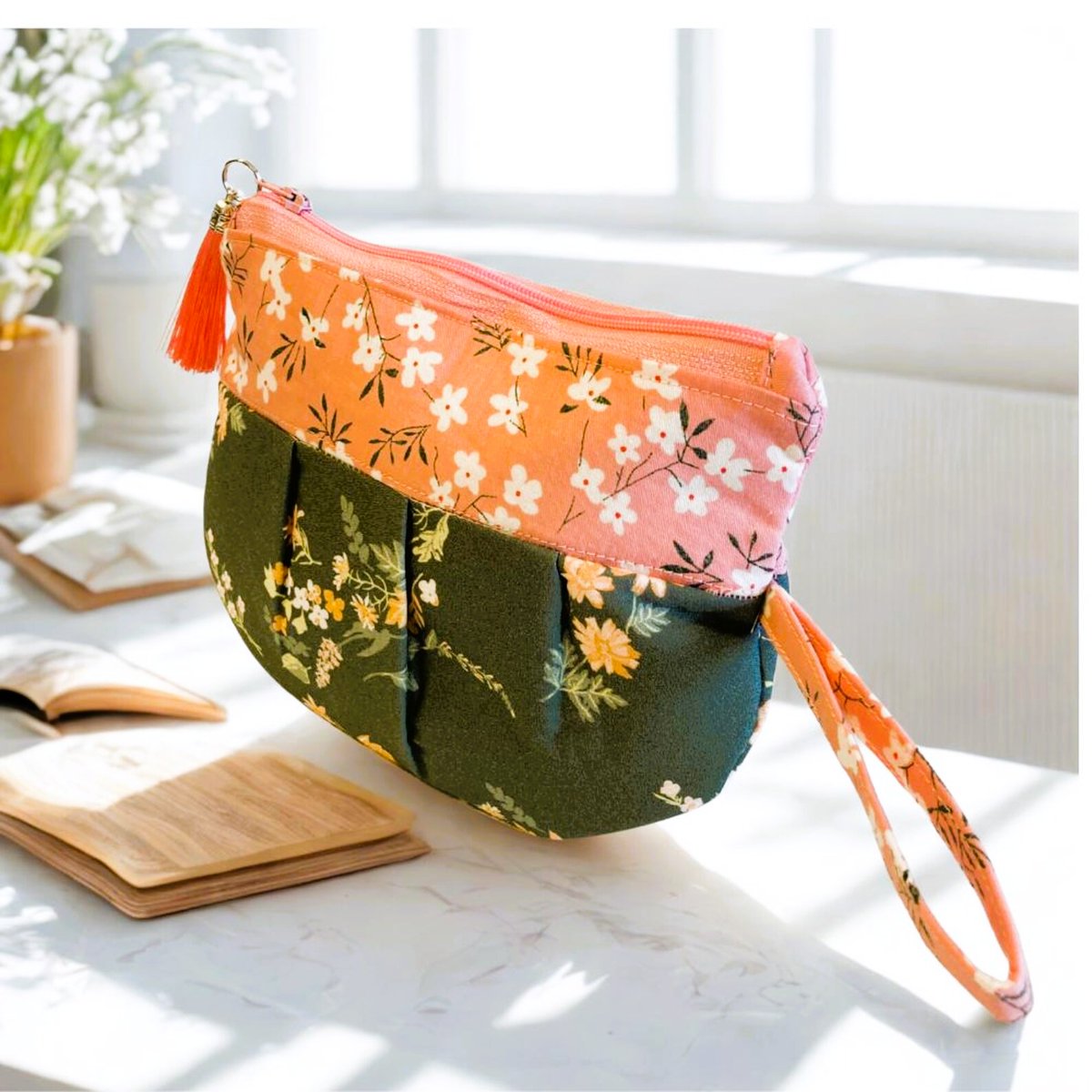 clemmie_s's tweet photo. Pink and Black Floral Mini Wristlet, Makeup Bag, Cosmetic Bag
https://t.co/3nn5kHkN12 @Etsy #happyvibes #springtime #minibags https://t.co/QDD9u55IL5