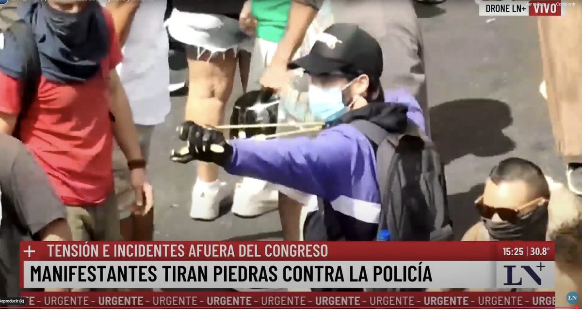 PatoBullrich's tweet photo. El único idioma que conocen es la violencia y las caras tapadas, porque con los votos no les alcanza.

La excusa es la protesta; el objetivo, el desorden.

Debatan y "ganen" en el Congreso.
En la calle, la ley y el orden se respetan. https://t.co/UzidlW1xnG