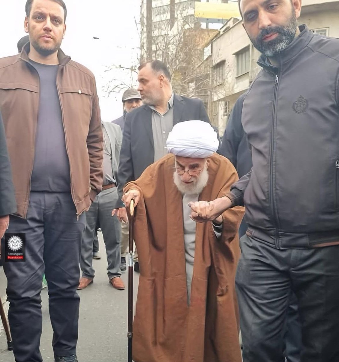 alikarimi_ak8's tweet photo. زندگى ٩٠ ميليون ايرونى دست اين ريقوست كه توان راه رفتن ندارد!!؟

#انقلاب_شیروخورشید 
#آخوند_ریقو 
#تا_آخوند_کفن_نشود_این_وطن_وطن_نشود https://t.co/mG25RFzmwJ