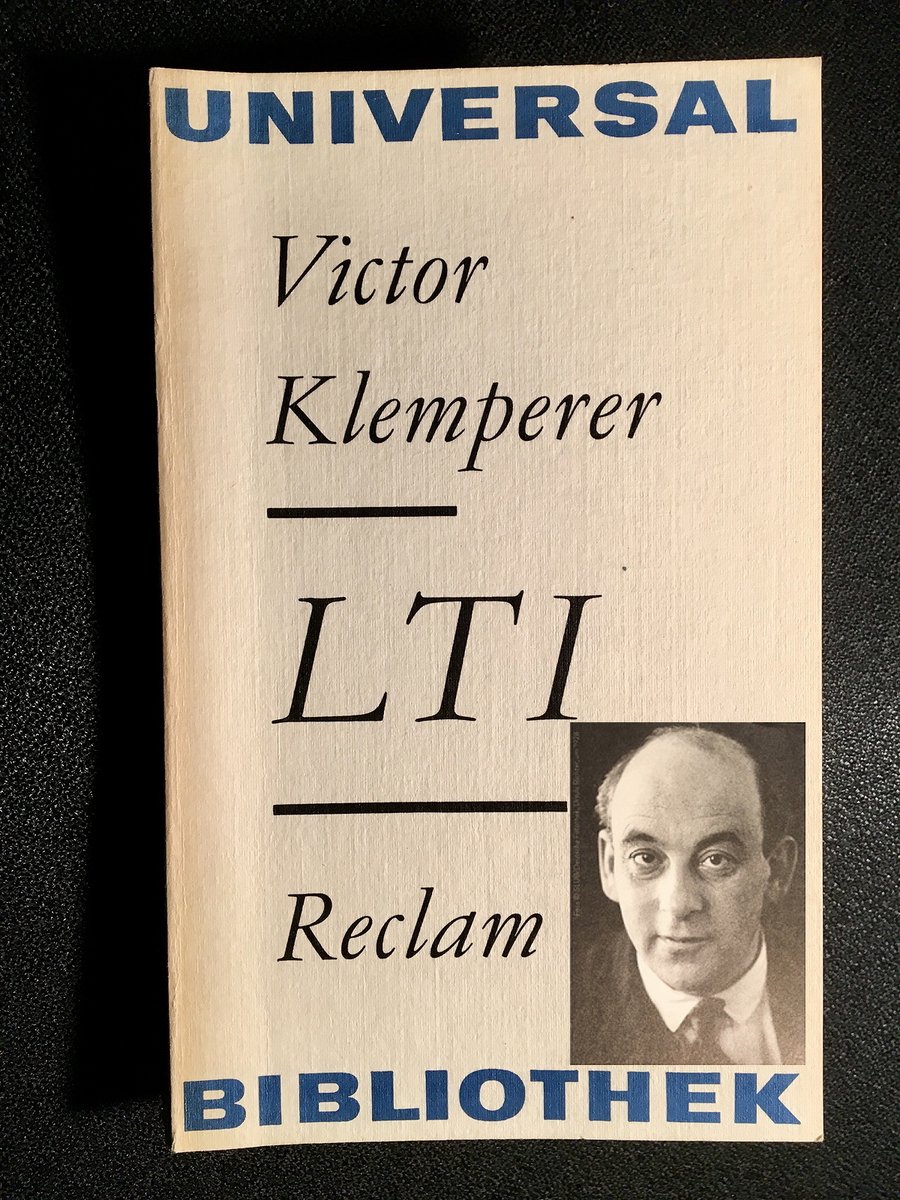 Hitlers Besessenenschlauheit zeigt sich in seinen perfiden und schamlos offenen Anweisungen für die Propagandisten der Partei. Das oberste Gesetz lautet überall: Laß deine Hörer nicht zu kritischem Denken kommen, behandle alles simplistisch!

Victor Klemperer (✝︎11.2.1960): LTI