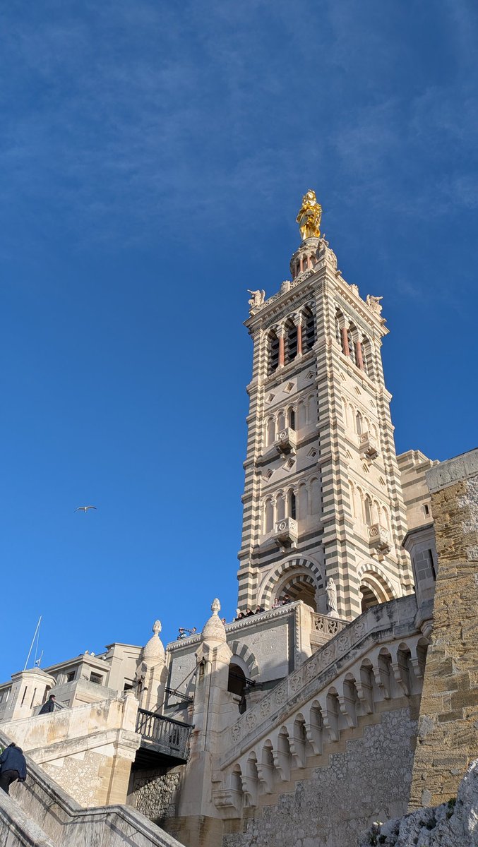 Tout se termine par un au revoir et un hommage à la Bonne Mère🙏. Qu'est ce qu'il faisait beau 🌞sur la colline !
➡️ Saint Charles ➡️TGV➡️ Paris