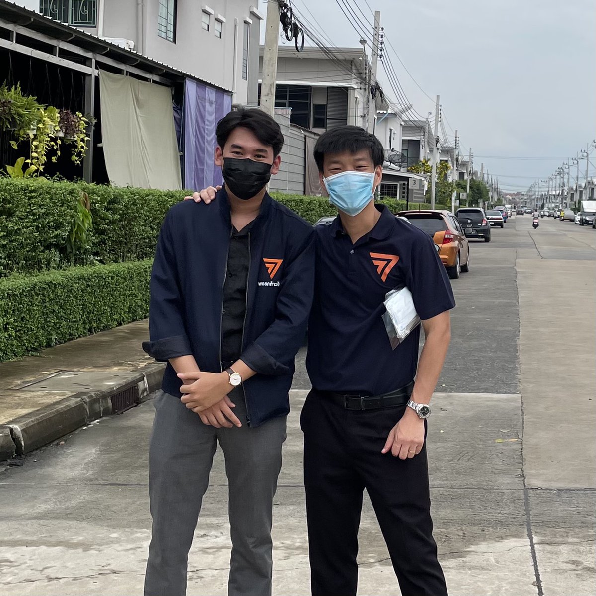 เห็นความหวังดีซึ่งกันและกันรึยัง? ช่วยได้แค่นี้แหละ ถ้ายังไม่เห็นอีก ก็แสดงว่าอีลอนมัสกลั่นแกล้ง