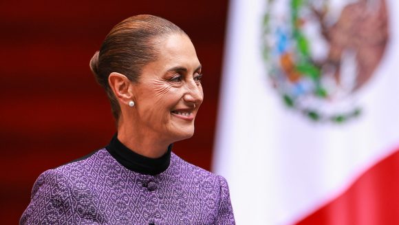 🇨🇺🇲🇽 México enviará un segundo cargamento de ayuda humanitaria a Cuba 

El domingo, el Gobierno mandó dos buques de la Armada de México que partieron del puerto de Veracruz abastecidos con 814 toneladas de víveres y artículos de primera necesidad.

cubadebate.cu/noticias/2026/…