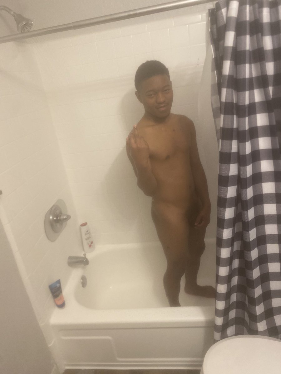 dewdrop504's tweet photo. Ass fat he want to see it from the back https://t.co/yIqn5rp2Iw