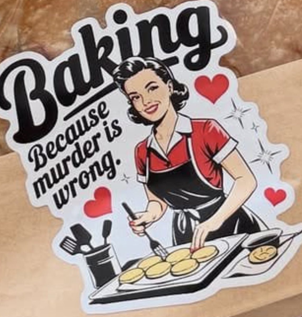 LaPuercaylor's tweet photo. Travis recién perdonado por romper la silla de Taylor viendo el sticker que Taylor le pone al pan https://t.co/SY08BUAV5t