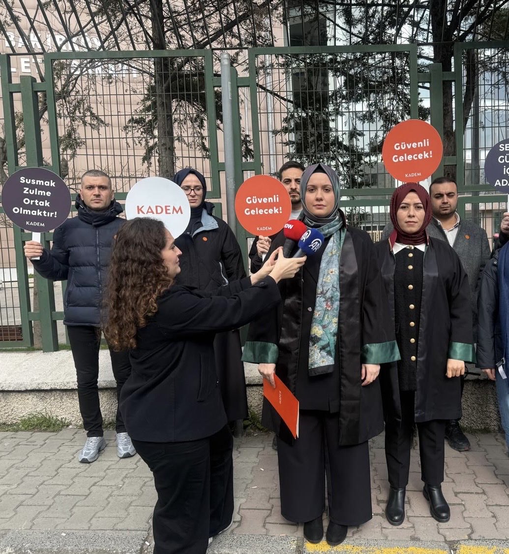 Sinemermis1's tweet photo. Sedef Güler davasına ilişkin basın açıklamamızı gerçeklerdik . Adaletin tecelli etmesi için davayı takip ediyoruz . ⚖️

#adalet https://t.co/EUB1DOLRNo