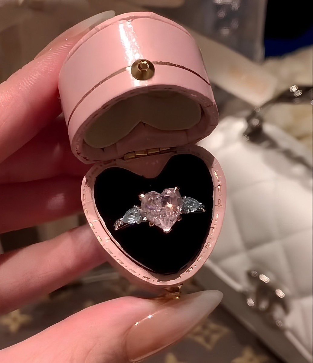 𓂃 *ꫂ ོ𓂃 (@auroraakiss) on Twitter photo 