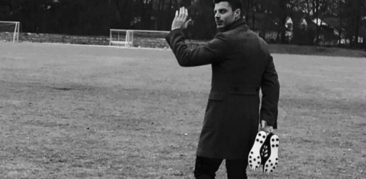 Dernier post 
 Je profite du peu de visibilité que j’ai pour partager des associations importantes. Elles écoutent, soutiennent et accompagnent celles et ceux qui en ont besoin. N’ayez jamais honte de demander de l’aide. 
1/3