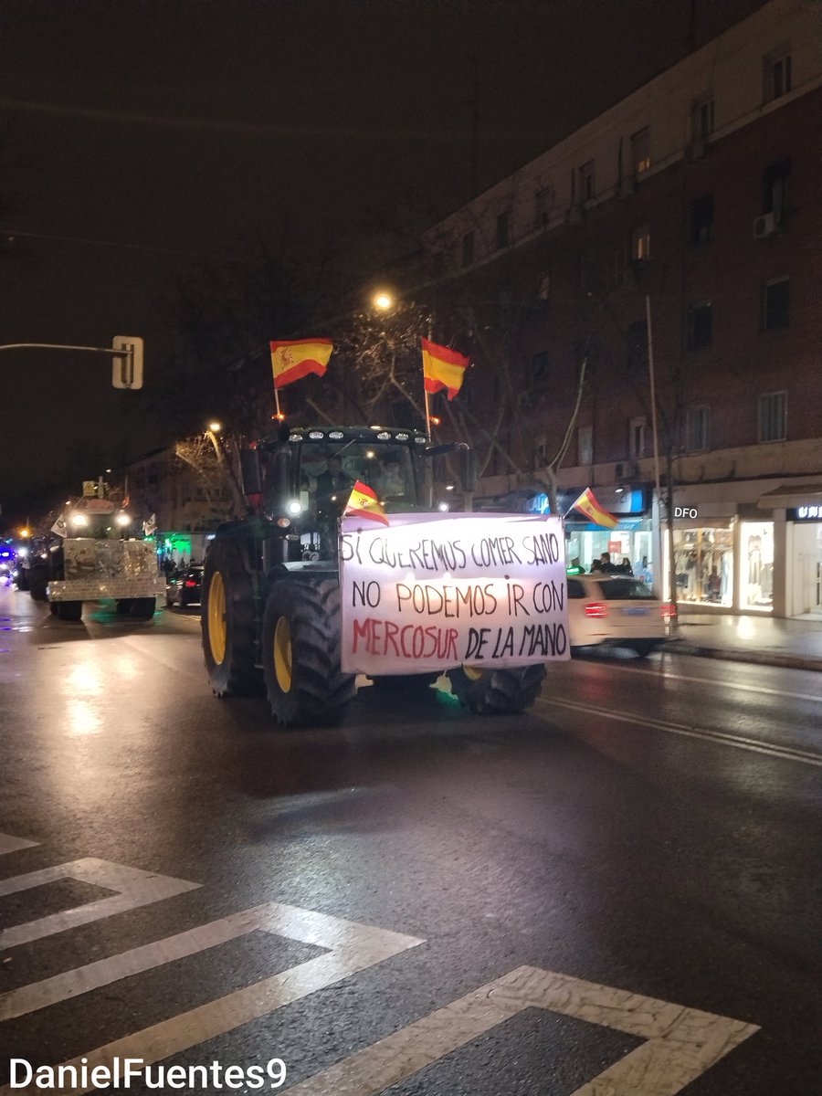 A los tractoristas que iban pidiendo perdón por cortar y colapsar Madrid, a los tractorista jóvenes que iban sonriendo con lágrimas en los ojos, a todos los tractoristas que habeis venido hoy para salvar al pueblo... ¡ GRACIAS! 👏

¡SOLO EL PUEBLO, SALVA AL PUEBLO ! 🇪🇸#tractorada