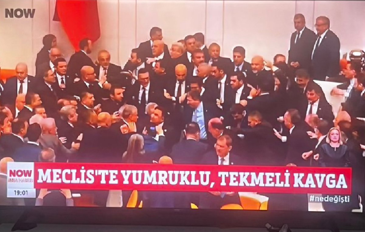 Türkiye Büyük Millet Meclisi önce kendisi için şiddet yasası çıkartmalı.
#TBMM