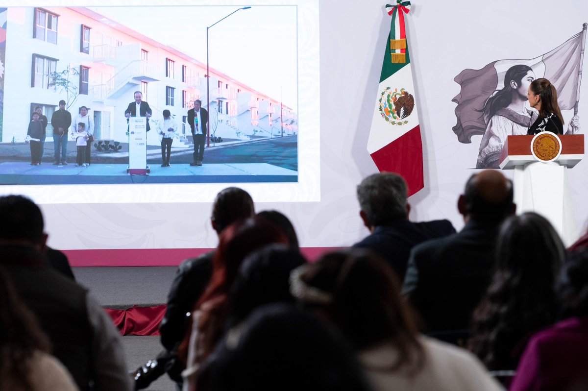 ivan_escalante's tweet photo. 🏡 ¡Es una realidad la política de Vivienda para el Bienestar!

Nuestra Presidenta @Claudiashein sigue avanzando con las metas que propuso en sus 100 compromisos prioritarios. Hoy, en el #MiércolesDeVivienda, se entregaron hogares en Quintana Roo y Sonora a quienes ganan hasta dos salarios mínimos. 

El Bienestar está llegando a todos los rincones del país.