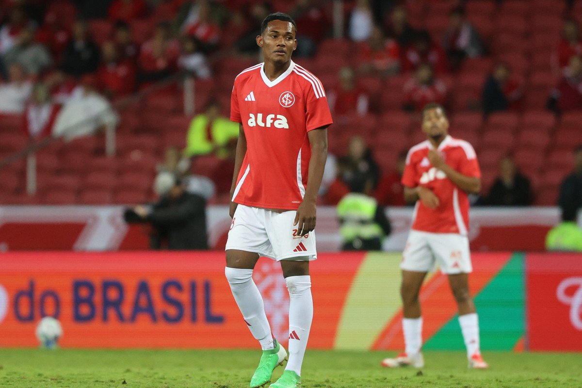 LucasCollar's tweet photo. Sub-20 do Inter se reapresentou nesta semana. Atletas que estiveram à disposição do profissional retornam para a categoria - o que não inviabiliza voltarem a treinar/jogar. Alguns ficam no CT Parque Gigante

- Pedro Kauã 
- Benjamin
- Allex 
- João Victor
- Raykkonen https://t.co/lrYIBqZEZK