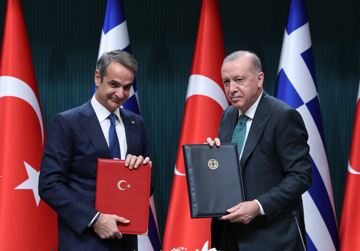 Bugün Yunanistan Başbakanı Sayın Kiryakos Miçotakis ile Ankara’da bir araya geldik.

Pozitif gündem maddeleri üzerinden ilişkilerimizi nasıl ileriye taşıyabileceğimizi etraflıca değerlendirdik.