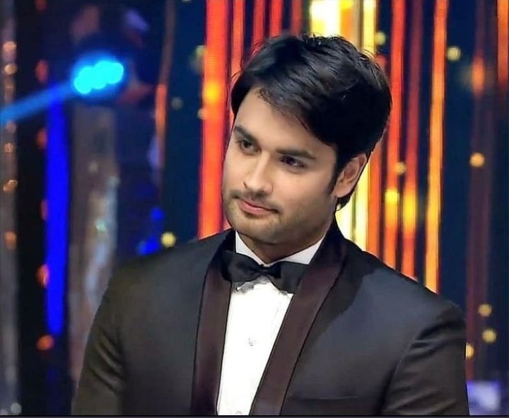 Guyzzz this person is missing please somebody finds him If he’s not letting you chase him yourself, then at least tell us what project he is shooting for request 😁🤣🙇🏻
#VivianDsena