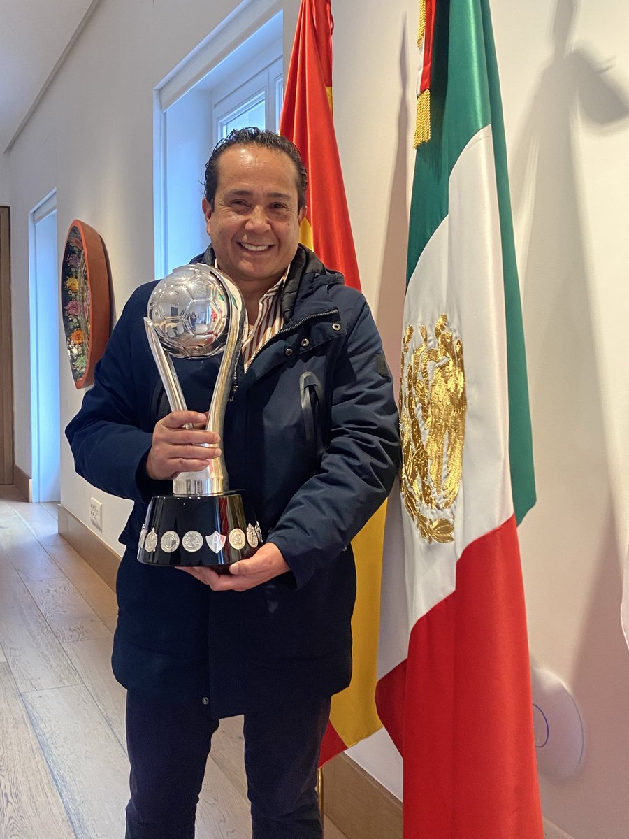 Para que no digan que no les avise que la 17va 🏆 ya viene en camino a la vitrina de Coapa 🦅🦅🦅