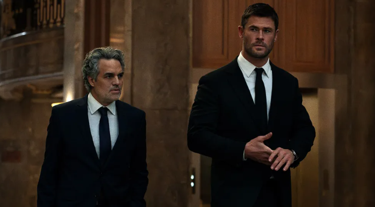 'Crime 101' İncelemesi: Chris Hemsworth, Halle Berry ve Mark Ruffalo, cilalanmış kısımlarının toplamından daha az olan gösterişli bir gerilim filminin başrolünde yer alıyor
Barry Keoghan, Monica Barbaro, Corey Hawkins ve Nick Nolte ayrıca Bart Layton'ın Don Winslow novellasına