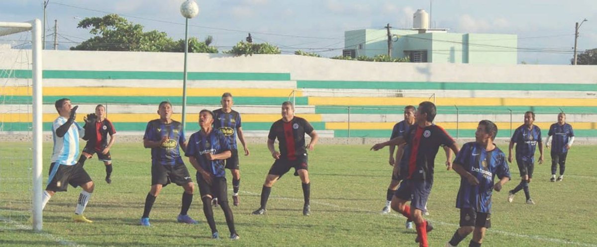 Diario_deColima's tweet image. ⚽️🔝 ¡Hay nuevos líderes en el Recuerdo! El Deportivo Álvica y la Sección 82 vuelan alto en la categoría Supermáster tras ligar su segunda victoria consecutiva. 

🔗 Consulta todos los marcadores aquí: acortar.link/1OZYcu

#FútbolDelRecuerdo #Supermáster #Colima #DeporteLocal