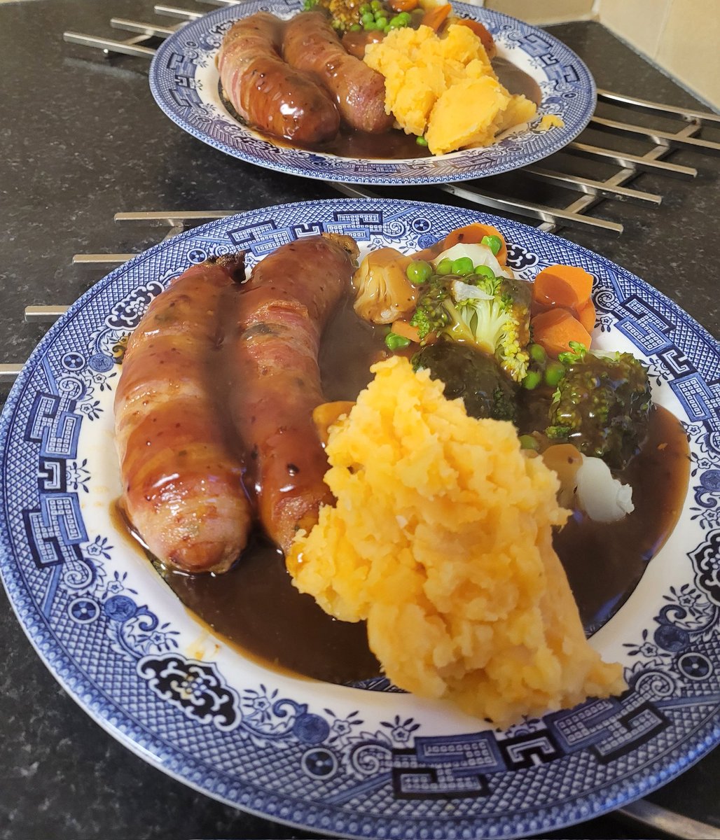 Wednesday night dinner. Pork and black pudding sausages from our local butcher. Mash made with a mix of sweet and white potato. And veg. 'Twas very tasty.