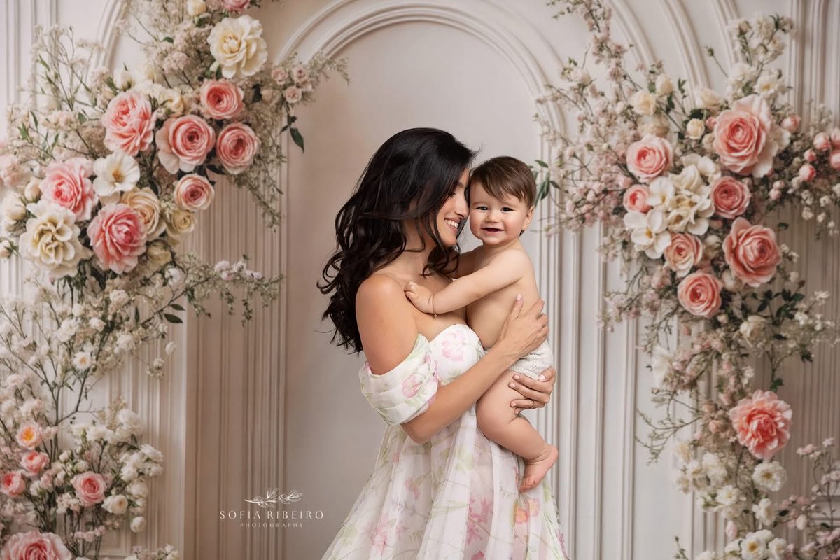 HazySkiesDesign's tweet image. Soft blooms, sweet snuggles, and timeless elegance 🌸
Our Elegant Pink Rose Arch Wall backdrop creates the dreamiest setting for motherhood moments.

Beautiful image by: @sofiaribeirophotography

✨ 40% OFF all backdrops with code SAVE40

#hsdbackdrops #maternityphotography