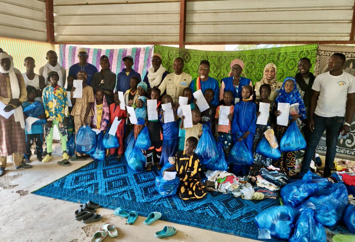 PlanIntl_Mali's tweet image. @PlanIntl_Mali a remis des jugements supplétifs, des vêtements et des kits scolaires à 29 Enfants Non Accompagnés et Séparés des villages de Moye Hondou, Gairama, Bingatane et Alwalidji.

Grâce au #ProjetGAC, financé par @GAC_Corporate. 

#ProtectionDeLEnfant #DroitsDeLEnfant