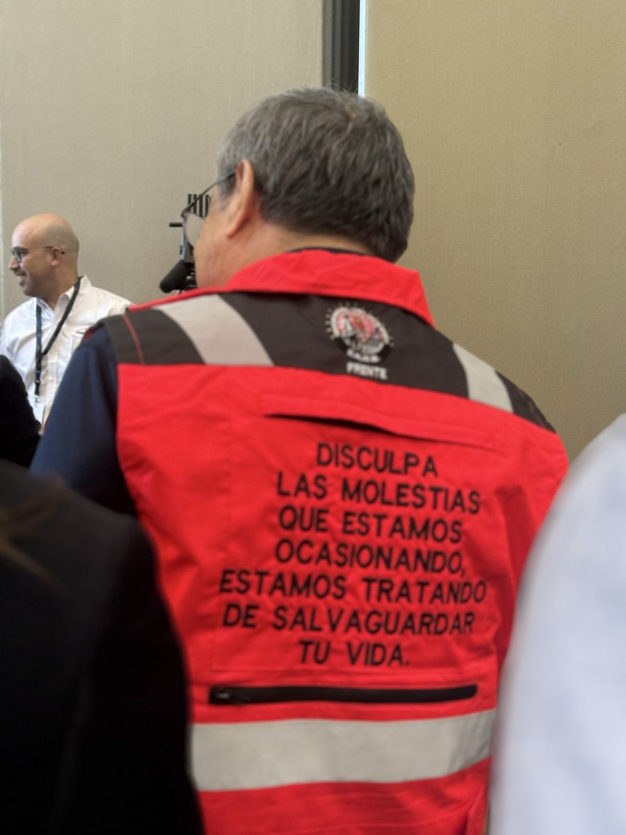 FrenteSeccion82's tweet photo. 📸📌Oficial inauguración de nuestro SIMPOSIUM XIII pero también los stand de Seguridad donde se ve un modo actualizado sobre su funcionamiento.
#simposium2026
#TuSeguridadEsPrimero https://t.co/xhF4GUEsRt