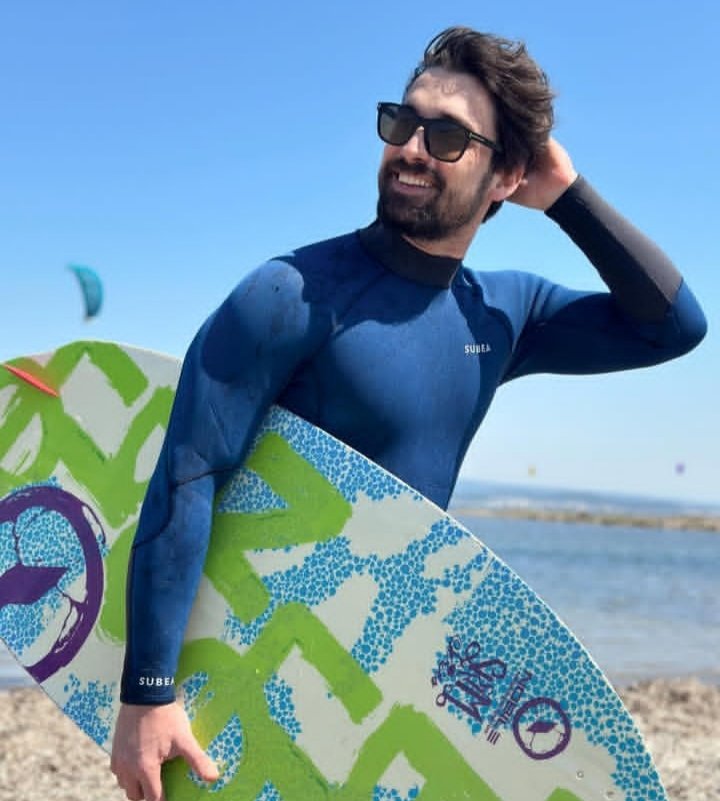 💙                                                           💛