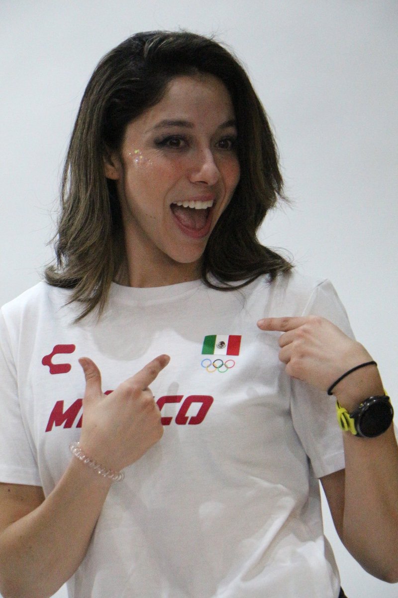 COM_Mexico's tweet photo. Entrega, pasión y corazón olímpico 🏔️🔥
Este jueves, la doctora Regina Martínez dejará huella en los 10 km de Esquí de Fondo en el Estadio Tesero rumbo a #MilanoCortina2026
Porque los sueños no tienen edad ni límites… se trabajan, se luchan y se conquistan. https://t.co/02yAAl7jHo